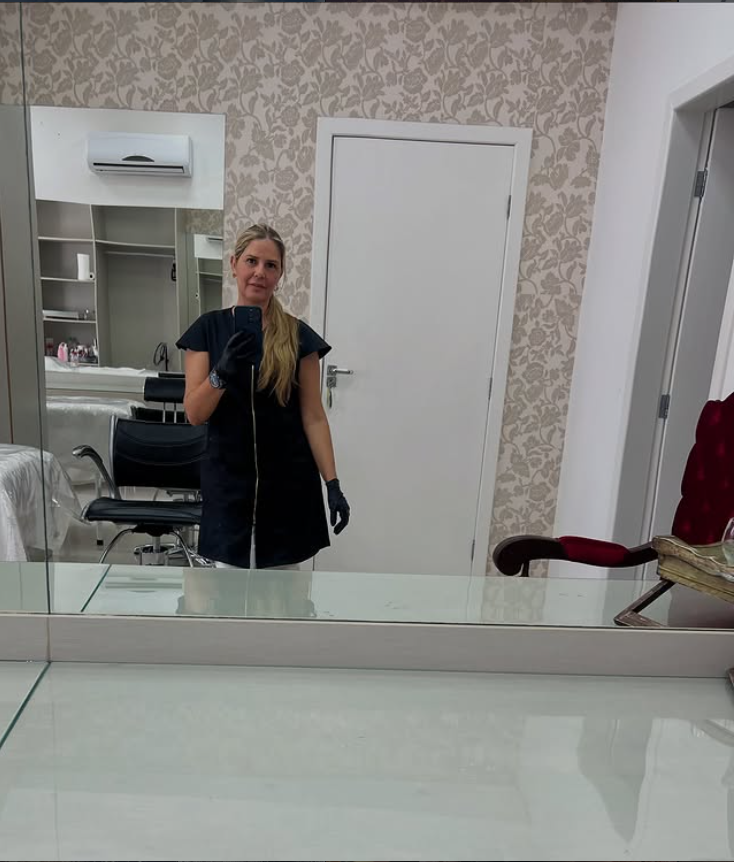 Juliana Seda em seu estúdio de estética em Lavras, MG